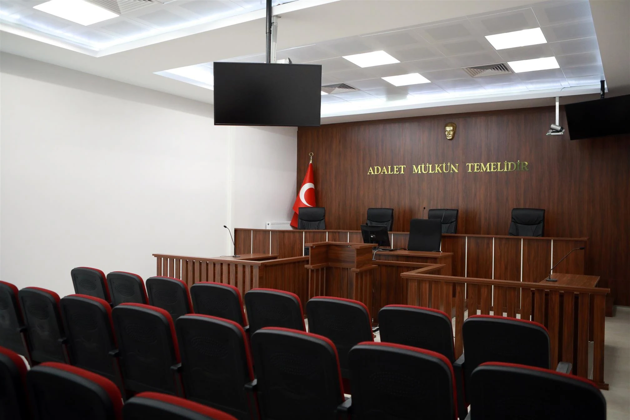 mahkeme salonu